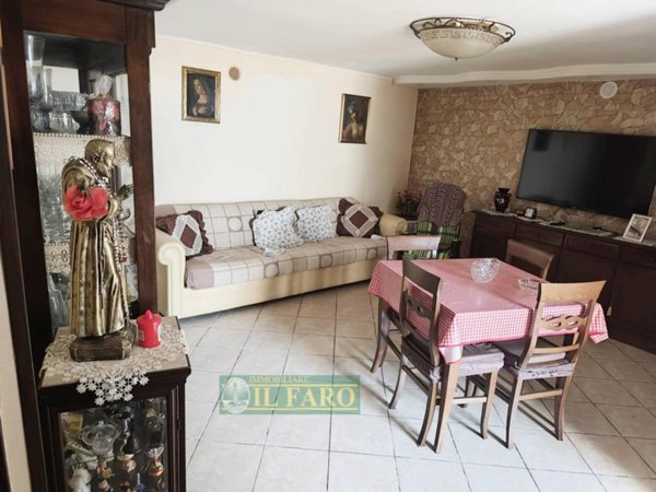 appartamento in vendita a Napoli in zona San Carlo all'Arena