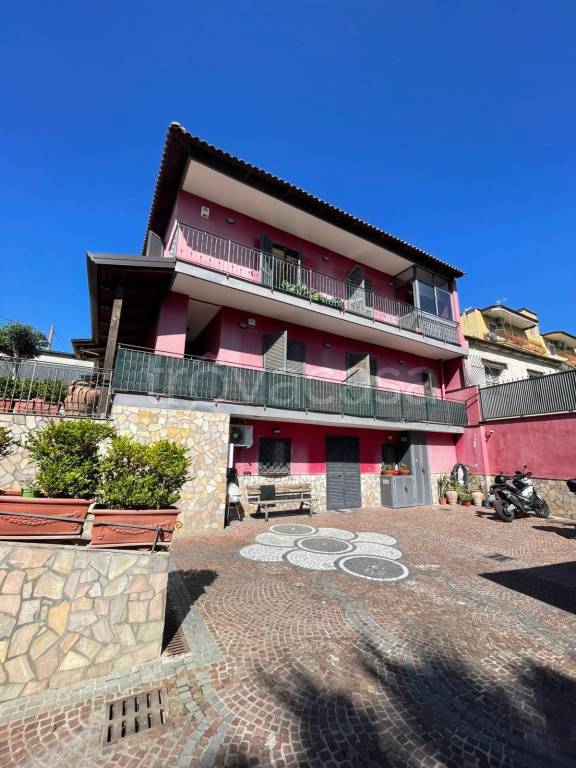 casa indipendente in vendita a Napoli in zona Bagnoli