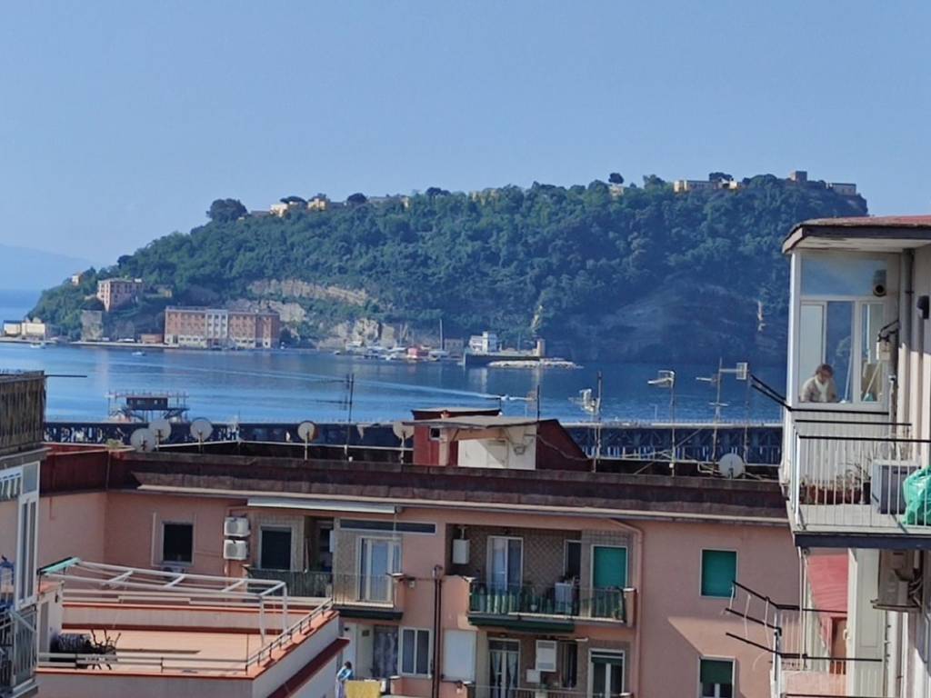 appartamento in vendita a Napoli in zona Bagnoli