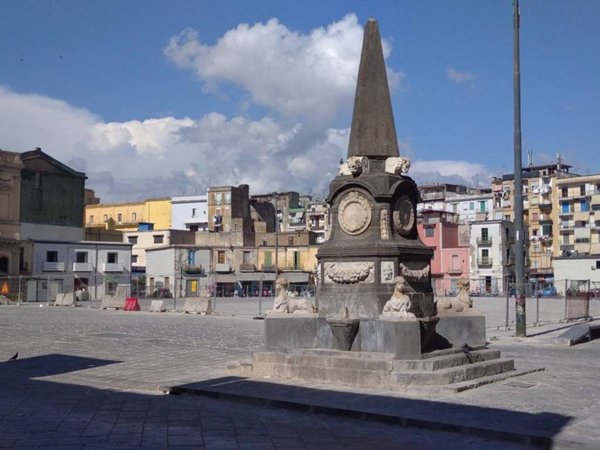negozio in vendita a Napoli in zona Pendino / San Giuseppe