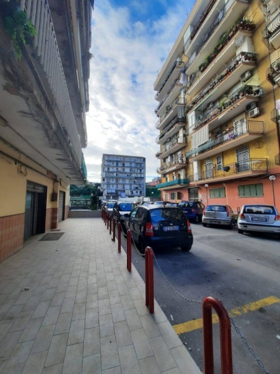 negozio in vendita a Napoli in zona Pianura