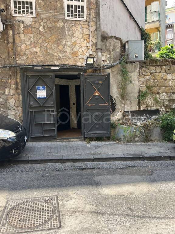 negozio in vendita a Napoli in zona Vomero