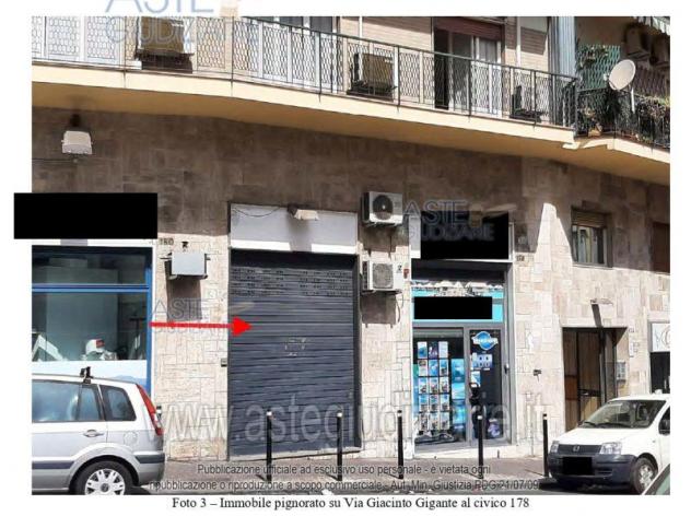 negozio in vendita a Napoli in zona Arenella
