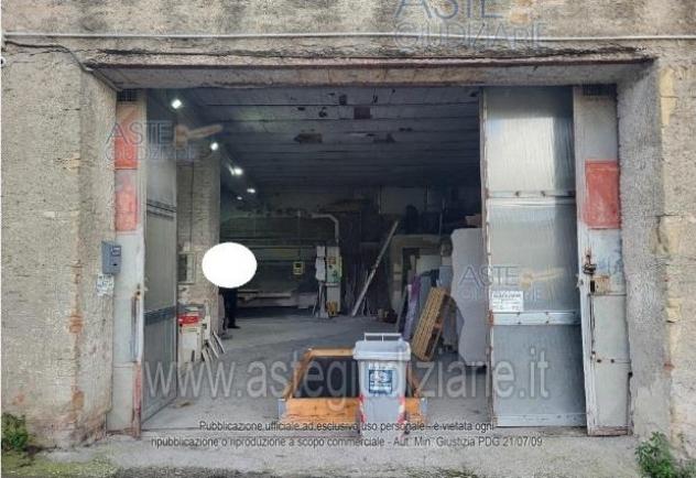 locale commerciale in vendita a Napoli in zona Pianura