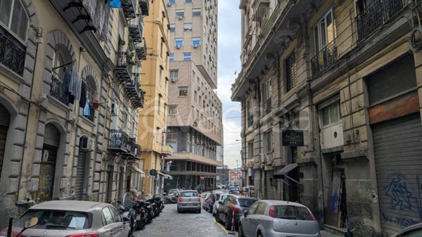negozio in vendita a Napoli in zona Porto