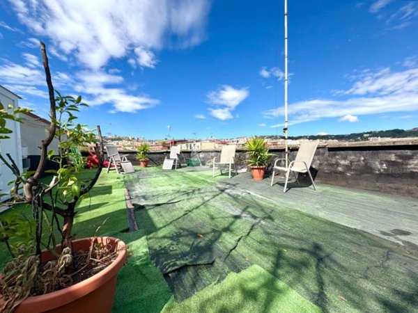 appartamento in vendita a Napoli in zona Stella