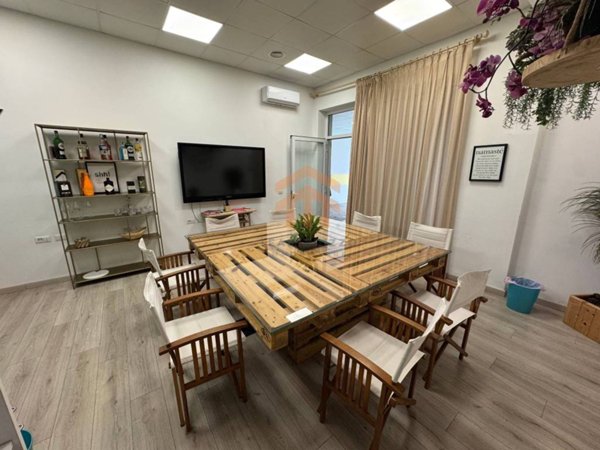 negozio in vendita a Napoli in zona Fuorigrotta
