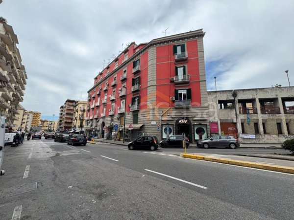 negozio in vendita a Napoli in zona Fuorigrotta