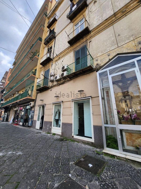locale commerciale in vendita a Napoli in zona Vicaria