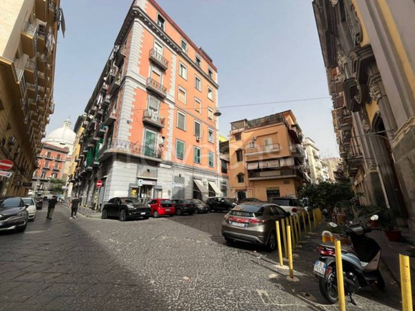 negozio in vendita a Napoli in zona Pendino / San Giuseppe