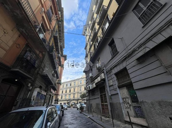 locale commerciale in vendita a Napoli in zona Pendino / San Giuseppe