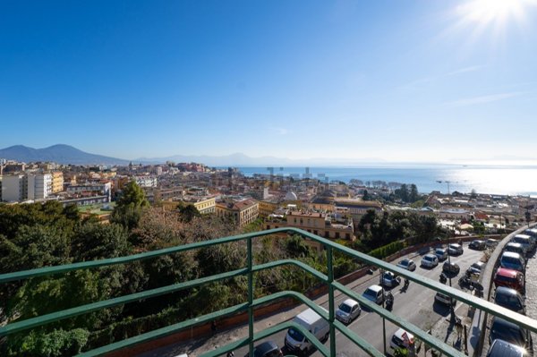 appartamento in vendita a Napoli in zona Chiaia