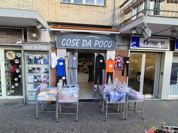negozio in vendita a Napoli in zona Camaldoli