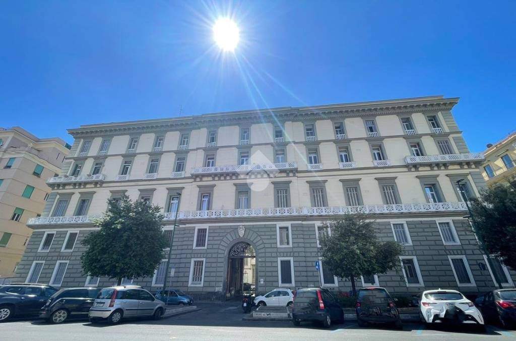 appartamento in vendita a Napoli in zona Chiaia