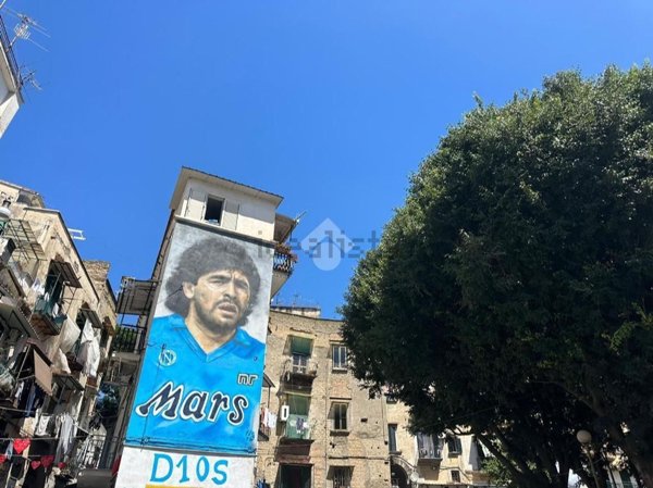appartamento in vendita a Napoli in zona San Carlo all'Arena