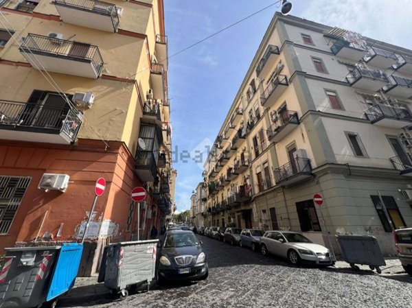 locale commerciale in vendita a Napoli in zona San Lorenzo