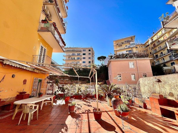appartamento in vendita a Napoli in zona Posillipo