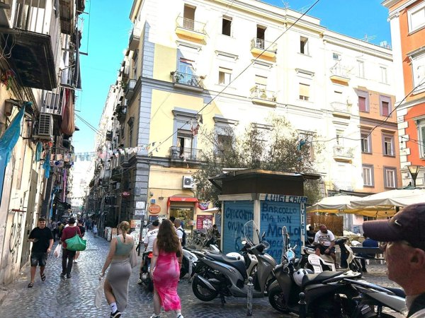 appartamento in vendita a Napoli in zona San Lorenzo
