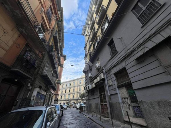 negozio in vendita a Napoli in zona Pendino / San Giuseppe