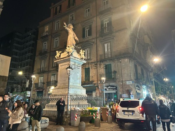 appartamento in vendita a Napoli in zona San Lorenzo