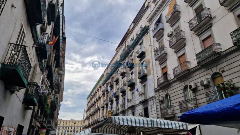 locale commerciale in vendita a Napoli in zona Vicaria