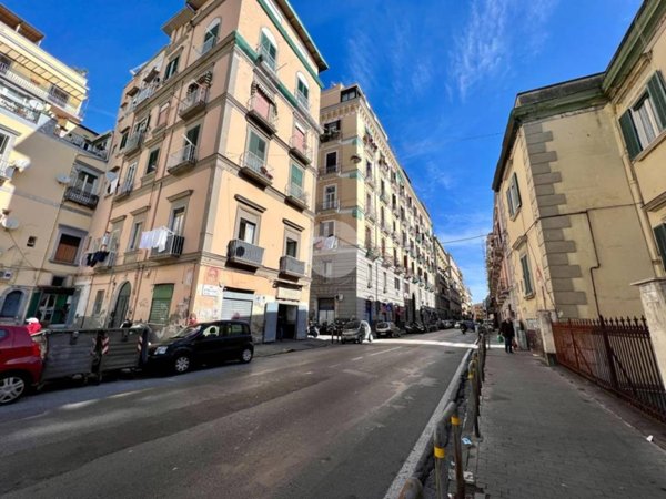 appartamento in vendita a Napoli in zona Chiaia