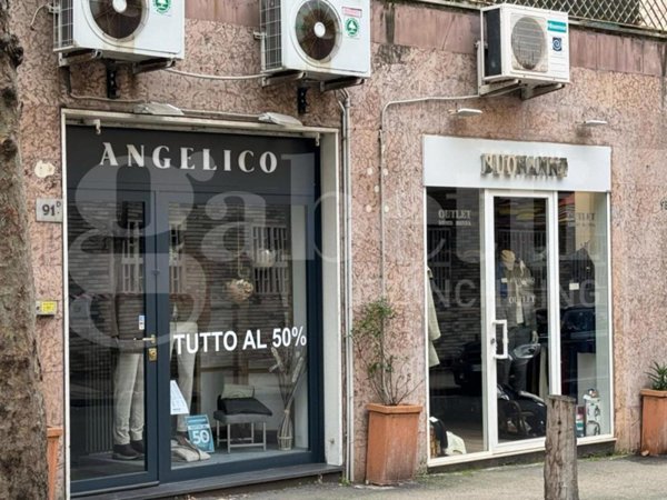 negozio in vendita a Napoli in zona Vomero