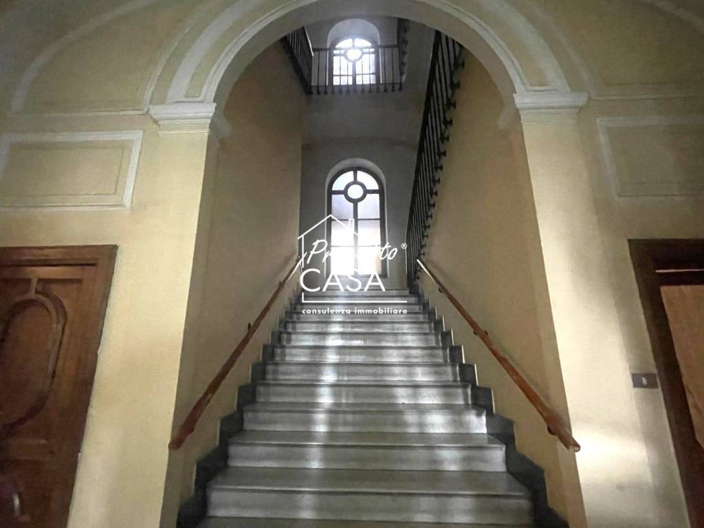 appartamento in vendita a Napoli in zona Chiaia