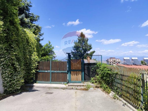 casa indipendente in vendita a Napoli in zona Chiaiano