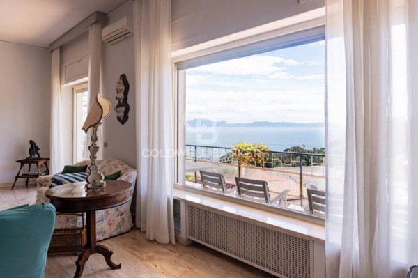 appartamento in vendita a Napoli in zona Posillipo