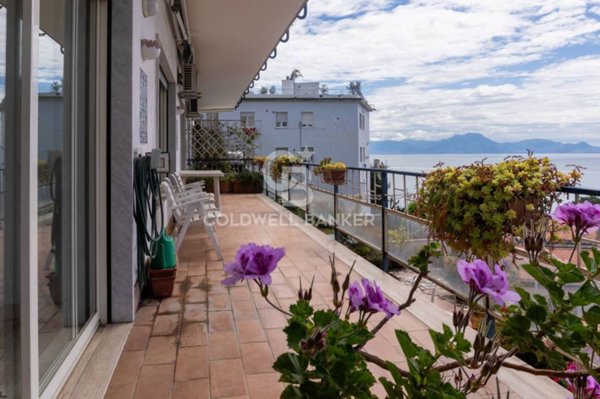 appartamento in vendita a Napoli in zona Posillipo