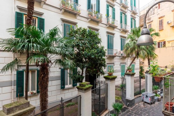 appartamento in vendita a Napoli in zona Chiaia