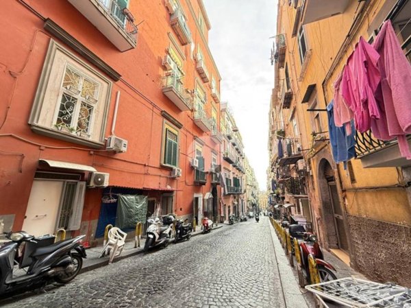 locale commerciale in vendita a Napoli