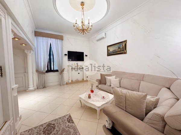 appartamento in vendita a Napoli in zona San Ferdinando