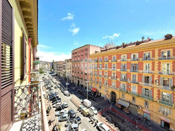 appartamento in vendita a Napoli in zona Chiaia