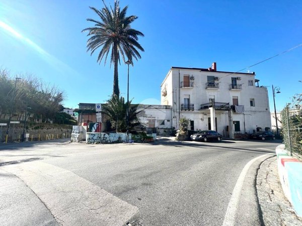 intera palazzina in vendita a Napoli in zona Posillipo