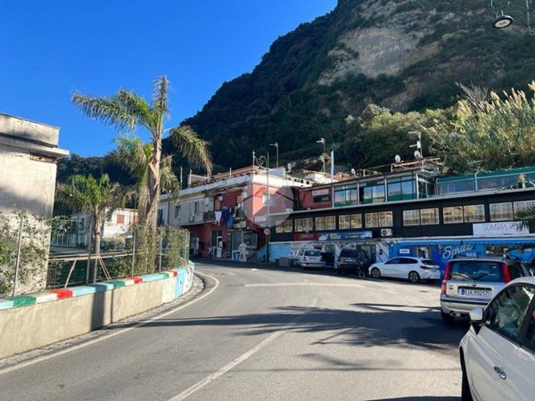 capannone in vendita a Napoli in zona Bagnoli