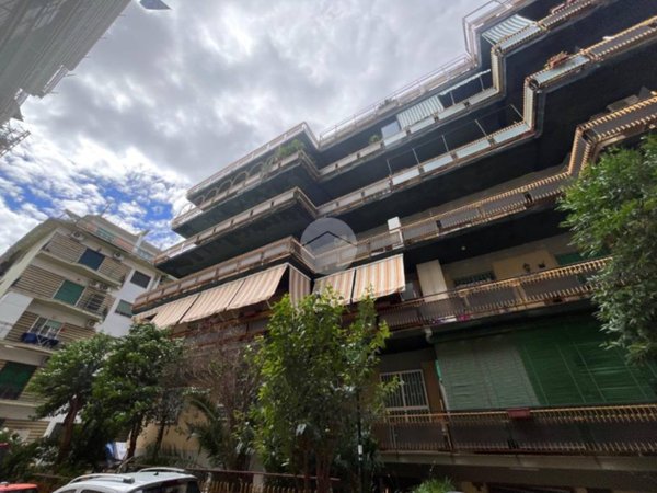 appartamento in vendita a Napoli in zona San Carlo all'Arena