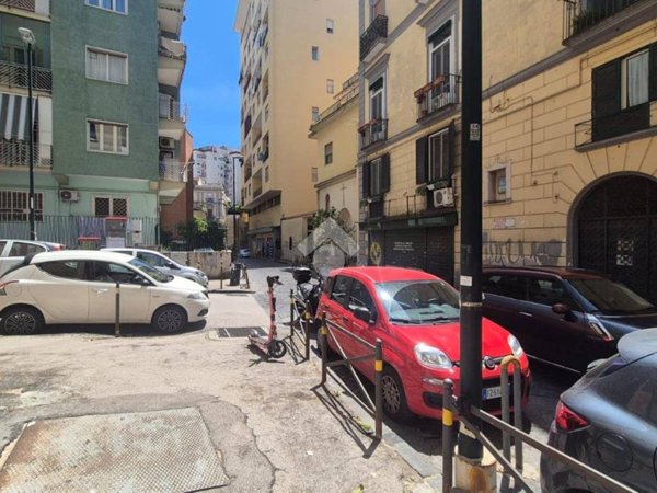 negozio in vendita a Napoli in zona Arenella