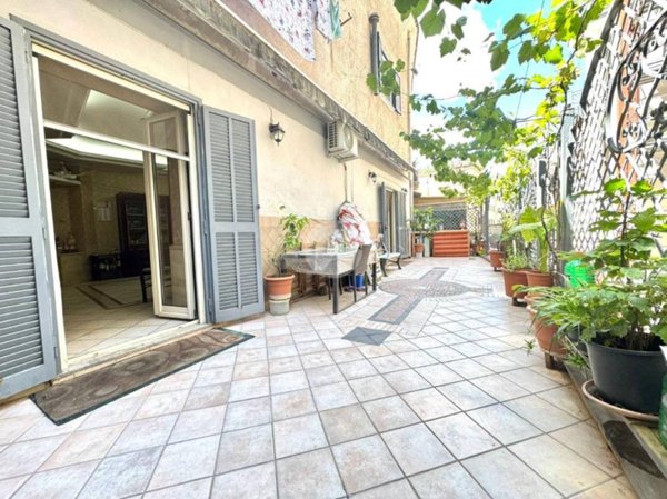 appartamento in vendita a Napoli in zona Stella