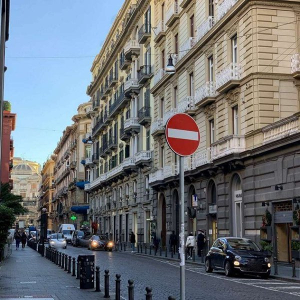 appartamento in vendita a Napoli in zona Chiaia