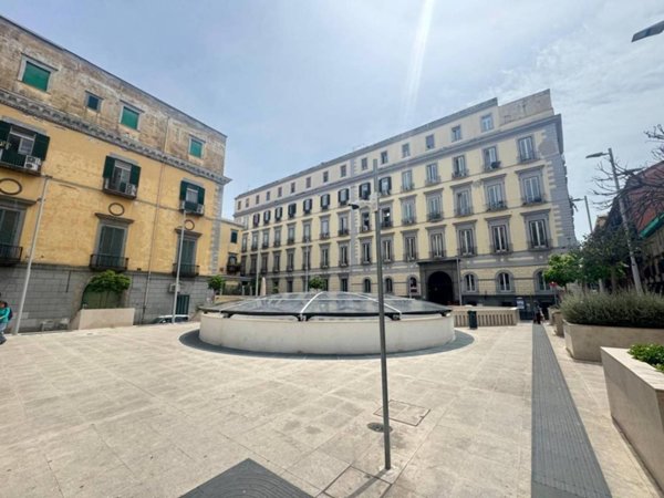 appartamento in vendita a Napoli in zona Chiaia