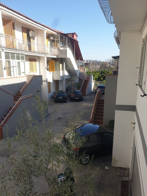 casa indipendente in vendita a Napoli in zona Soccavo