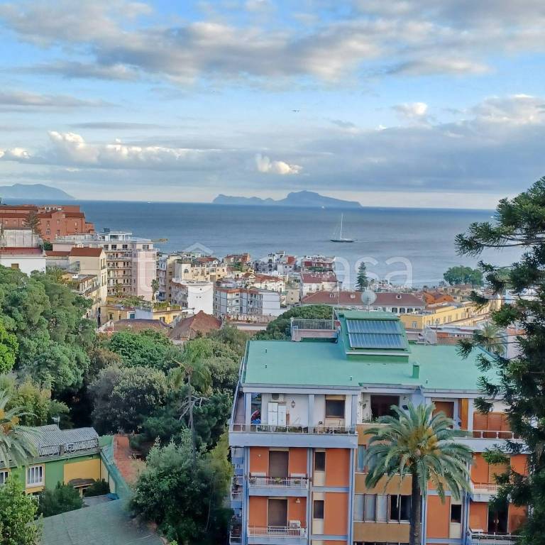 appartamento in vendita a Napoli in zona Posillipo