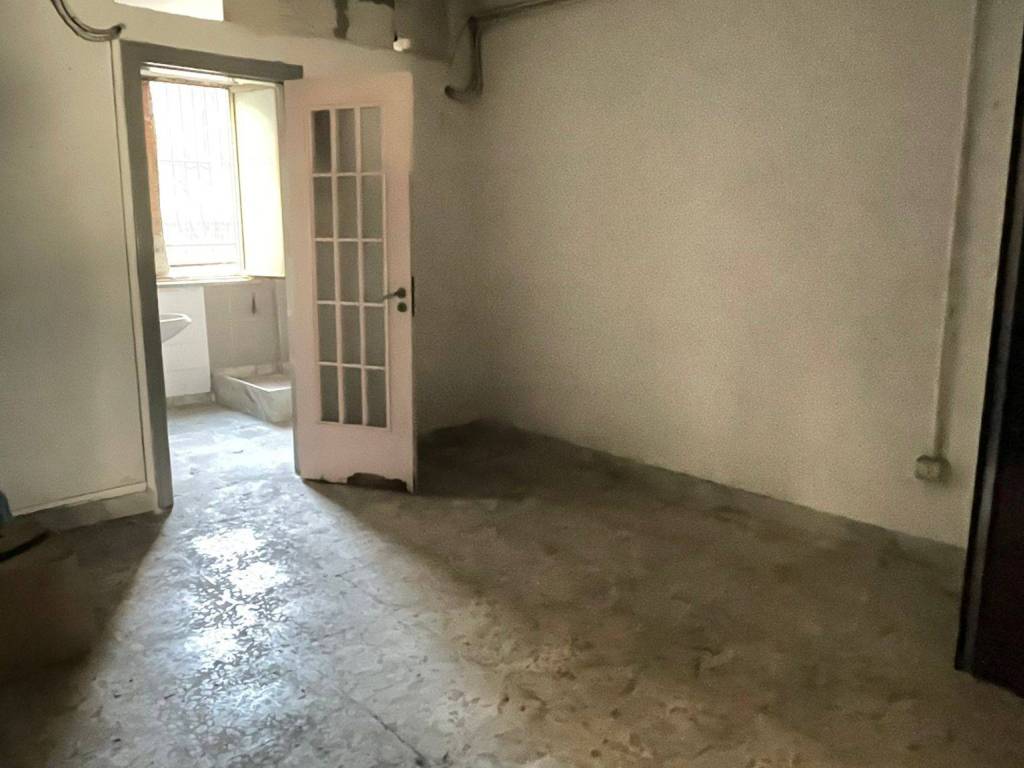 negozio in vendita a Napoli in zona Pendino / San Giuseppe
