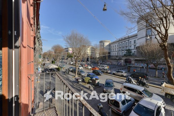 appartamento in vendita a Napoli in zona San Carlo all'Arena