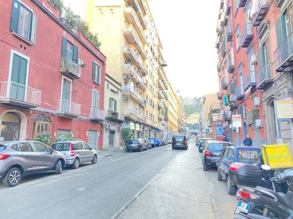 negozio in vendita a Napoli in zona Chiaia