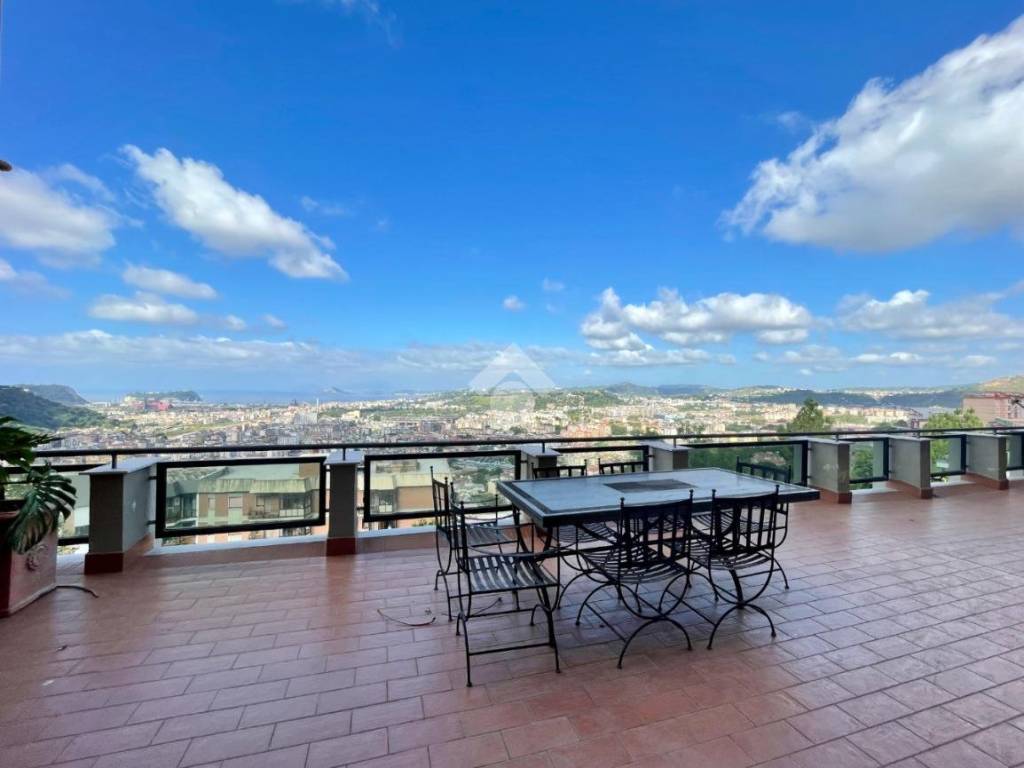 appartamento in vendita a Napoli in zona Posillipo