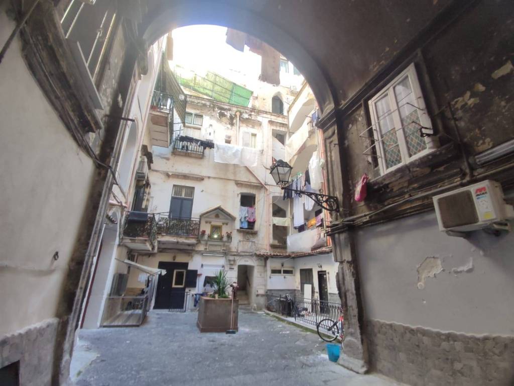 appartamento in vendita a Napoli in zona San Lorenzo