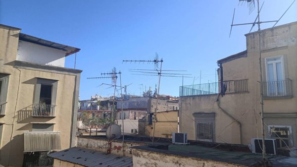 appartamento in vendita a Napoli in zona Chiaia